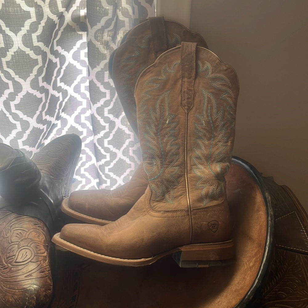 Womens Ariat boots! Lots of life left! Size 6.5